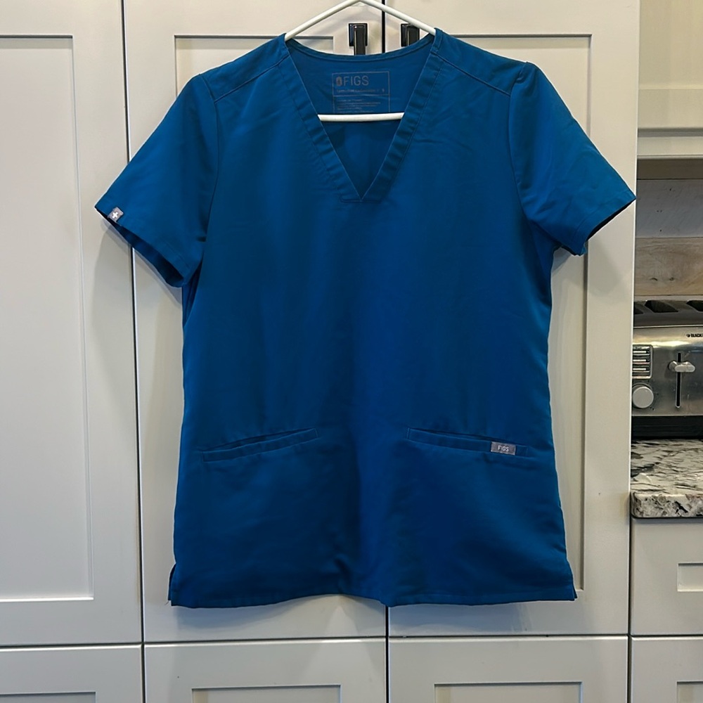 Figs scrub top